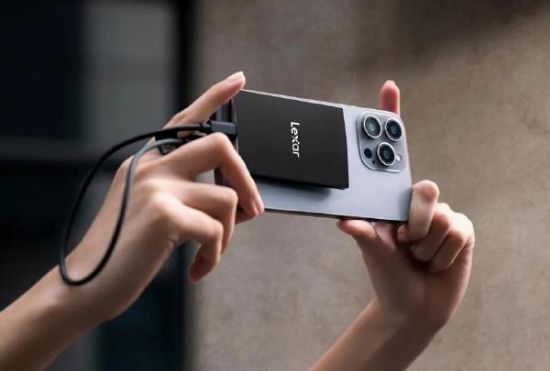 Picture of Lexar SL500 Portable SSD 1TB, with magnetic assembly for attaching to smartphones or camera with MagSafe. 5 year Wty, Black